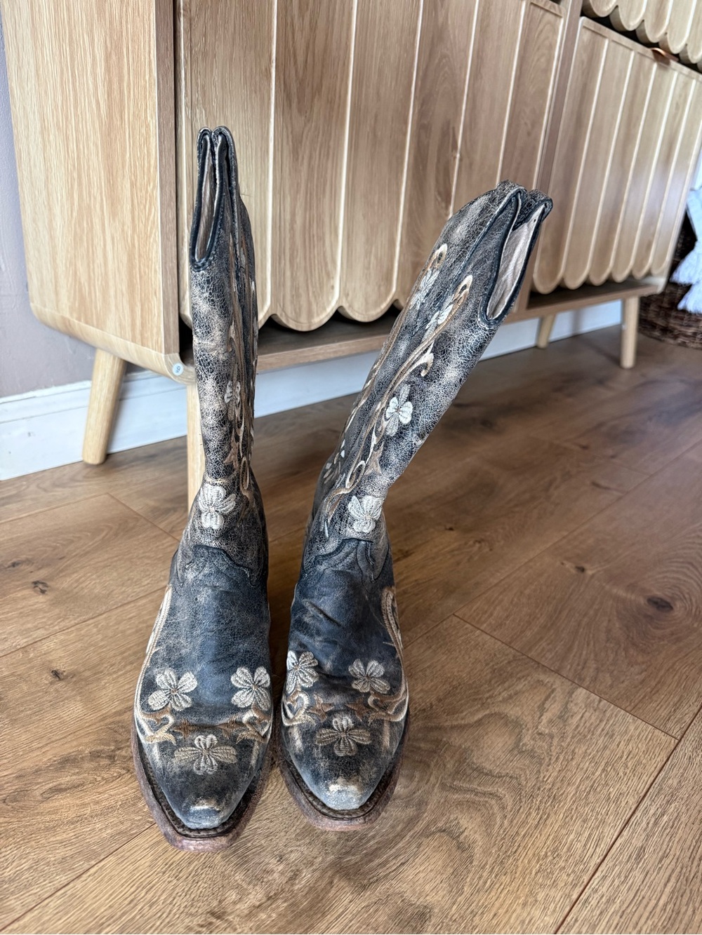 Women's Black Floral Embroidered Western Boots
